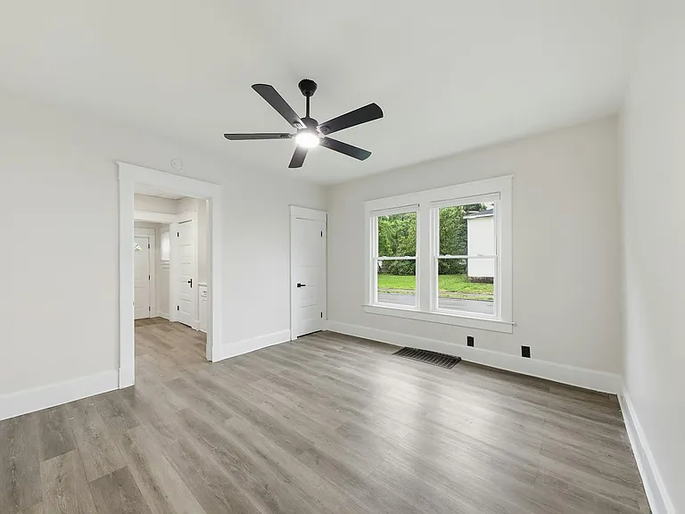 1400 Woodlawn Ave #1400 — Photo 1
