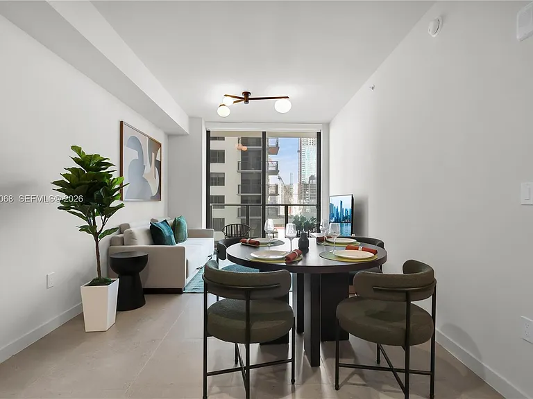 11 NE 6th St #1710 — Photo 3