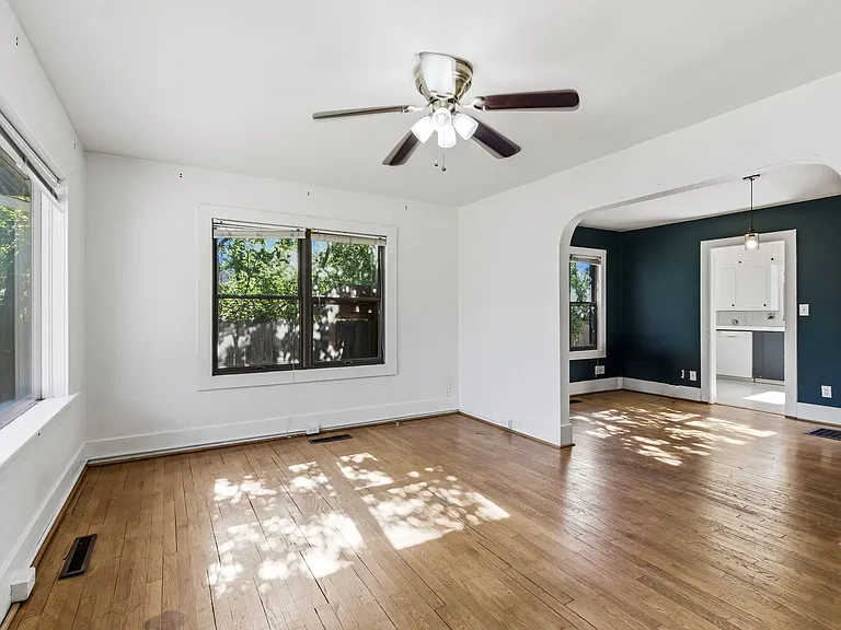 2034 S Broxon St — Photo 28
