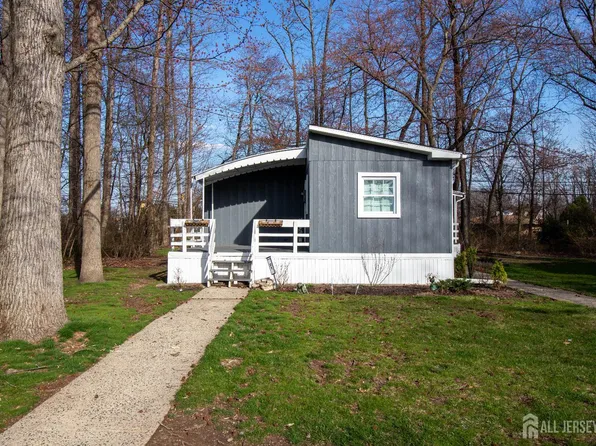 21 Keats Rd, North Brunswick, NJ 08902