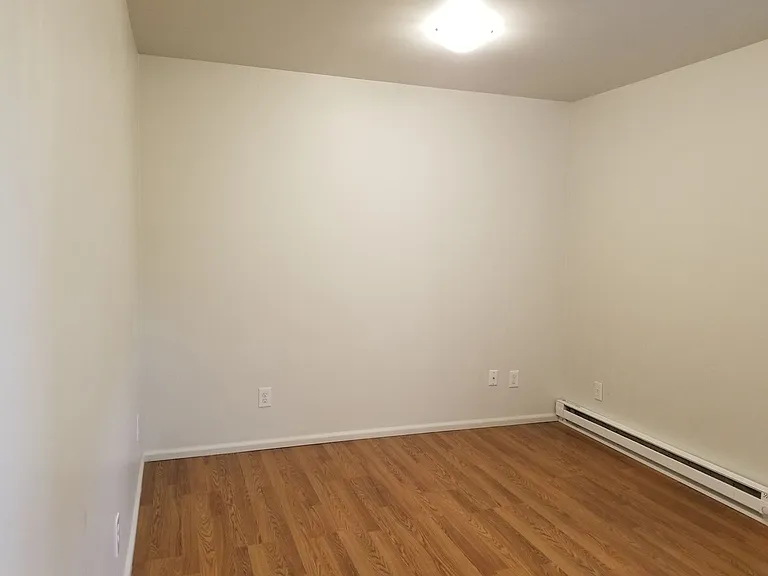 133 E Chelan Ave — Photo 6