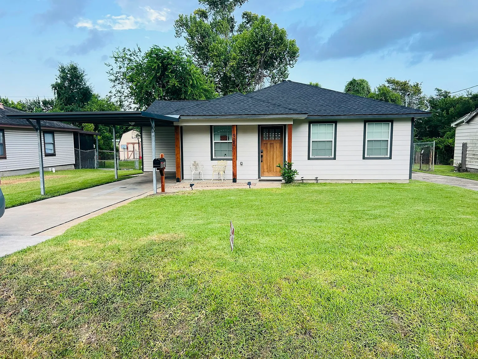 925 Cimarron St — Photo 1