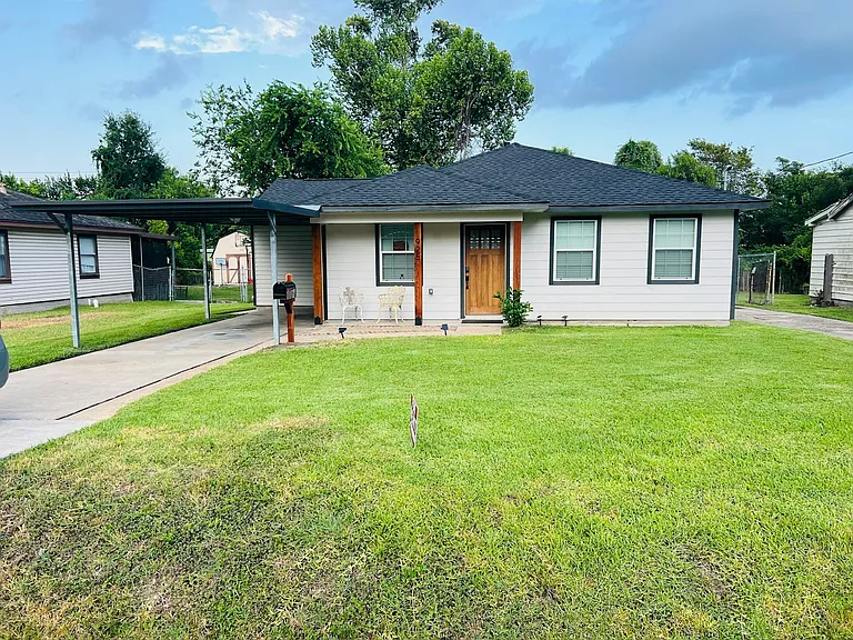 925 Cimarron St — Photo 1
