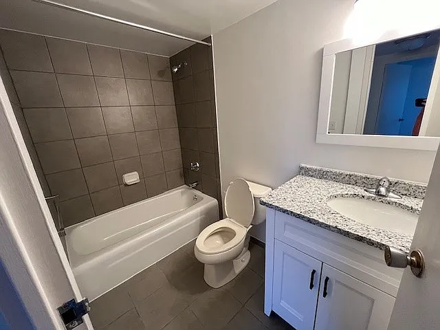 Claybourne Apartments — Photo 13