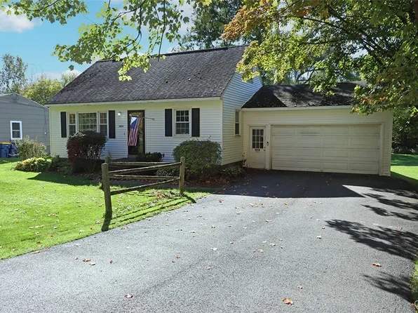 3684 Warners Rd, Syracuse, NY 13209