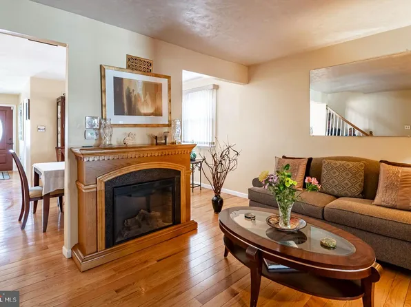 727 S 11th St, Allentown, PA 18103