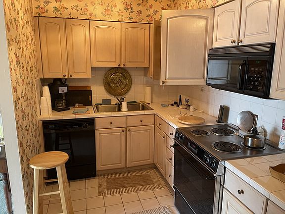 3rd image of 4221 Saratoga Ave APT 403A
