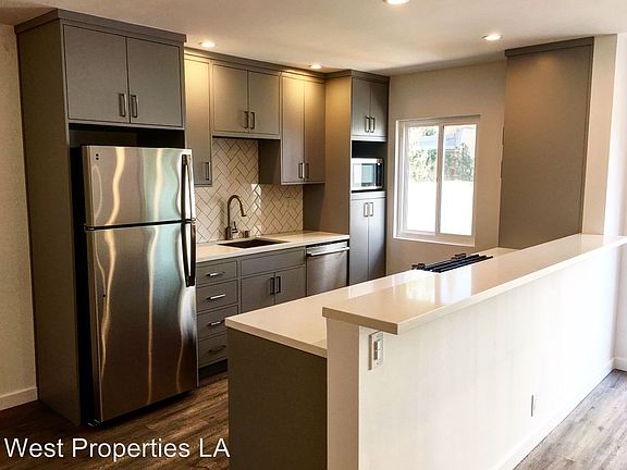 4th image of 8115 Romaine St APT 10