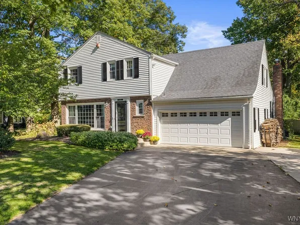 5129 Woodland Dr, Lewiston, NY 14092