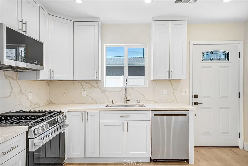 1 bed, 437 sqft, $2,200 — Photo 4