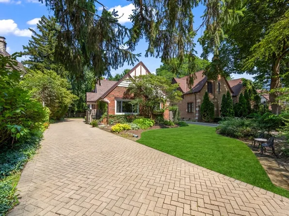 1216 E Mayfair Rd, Arlington Heights, IL 60004