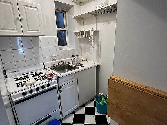 3rd image of 8 E 30th St APT 5D