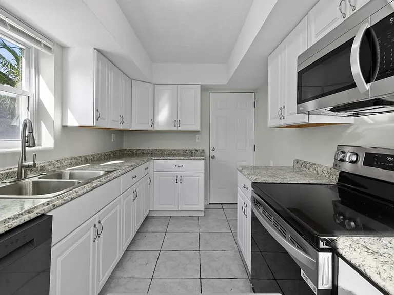 836 Evergreen Dr — Photo 12