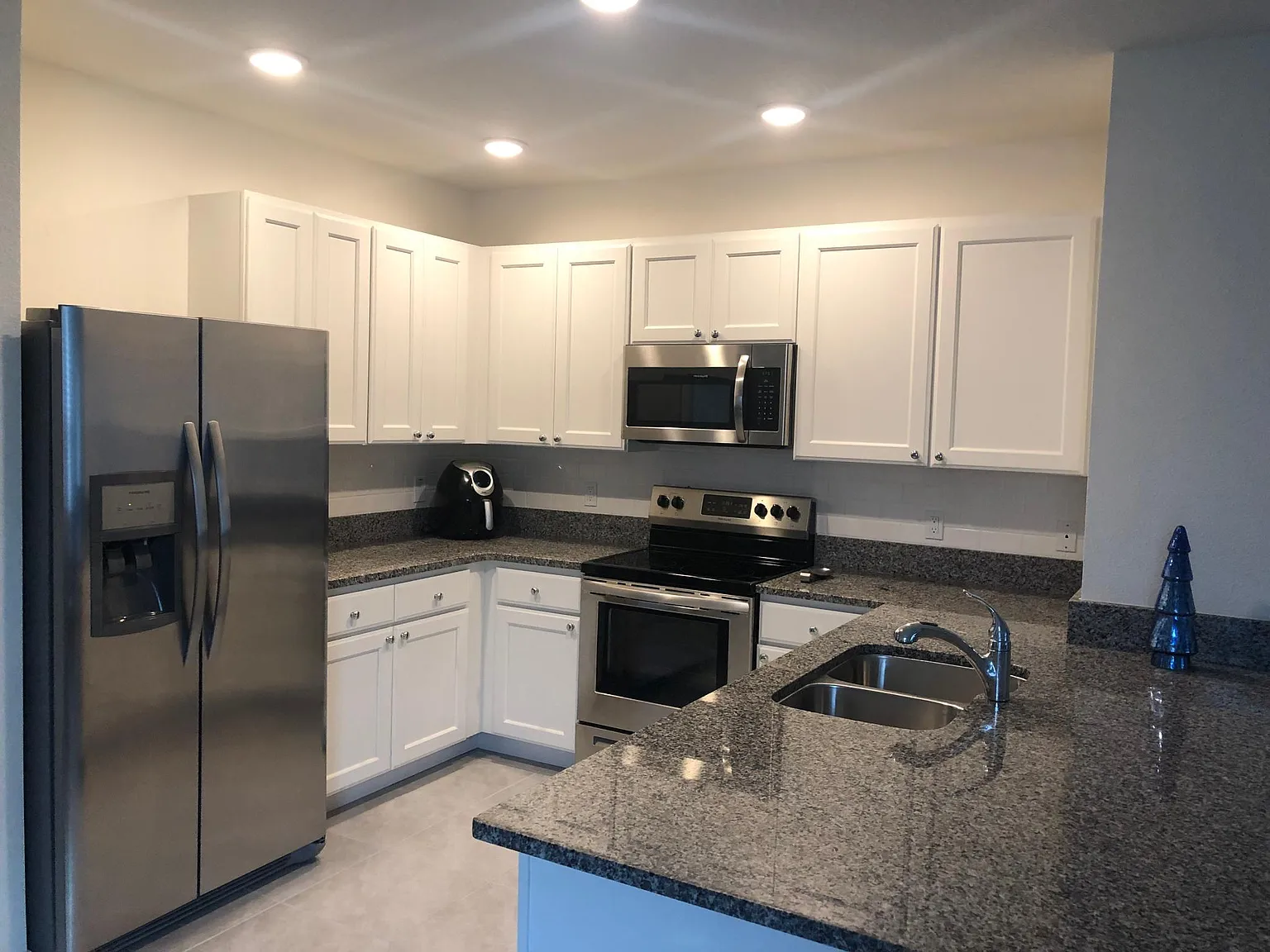 3 bed, 1600 sqft, $2,300 — Photo 3