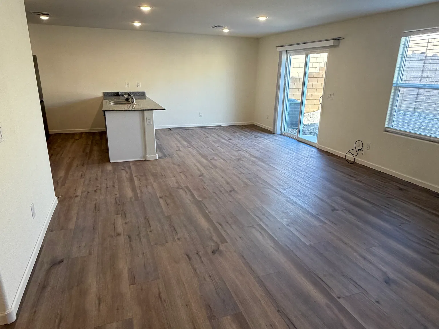 4 bed, 1965 sqft, $2,200 — Photo 4