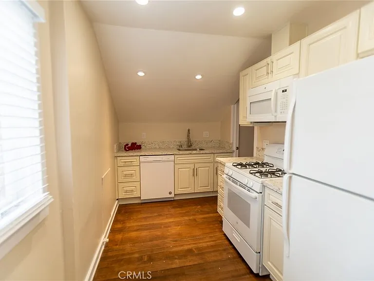 394 S Shaffer St — Photo 34