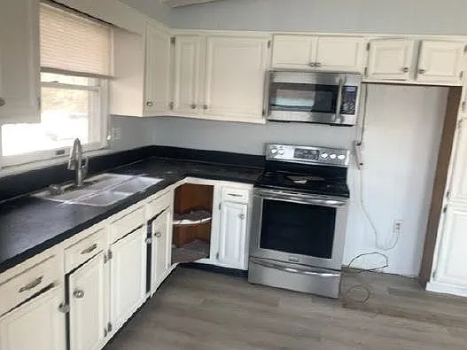 1526 Riverside Dr photo 1