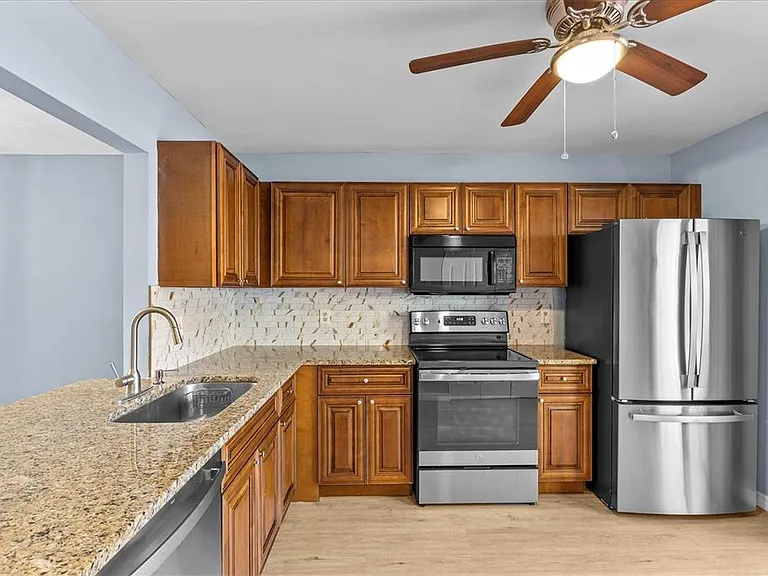 4045 Arrowwood Ct — Photo 8