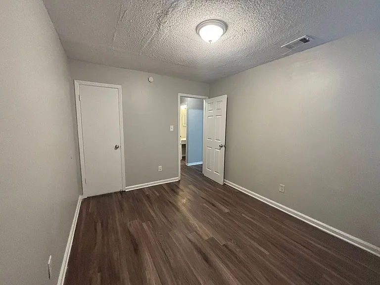 1425 Todds Creek Cv — Photo 9