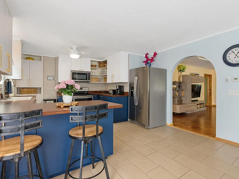 Laurene Dr — Photo 3