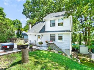 35 Washington Trl, Hopatcong, NJ 07843