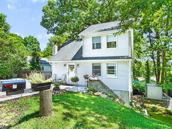 35 Washington Trl, Hopatcong Boro, NJ 07843