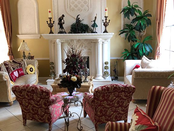 Living room. Fireplace 