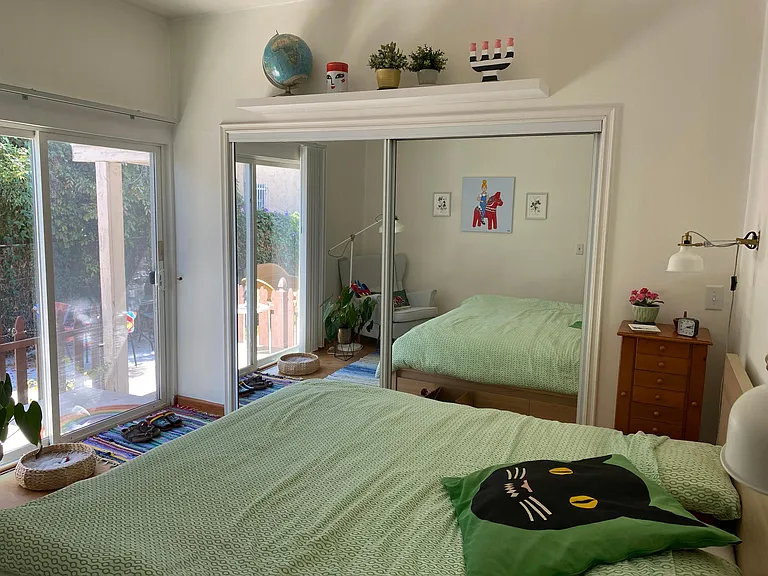 549 N Martel Ave — Photo 24