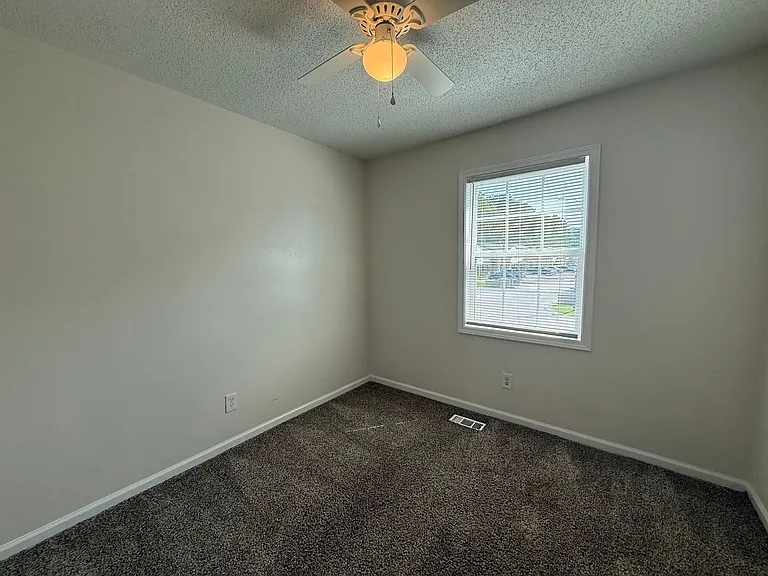 506 Myrtlewood Cir — Photo 10