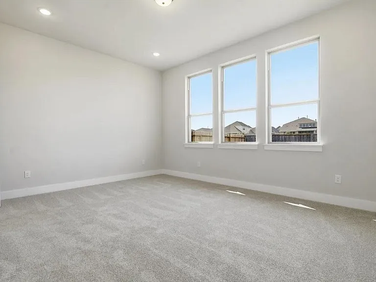 327 Grand Legacy — Photo 5
