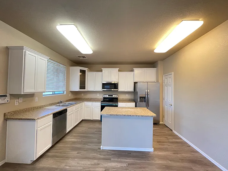 4120 E Torrey Pines Ln — Photo 2