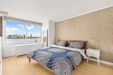 Rented by R New York