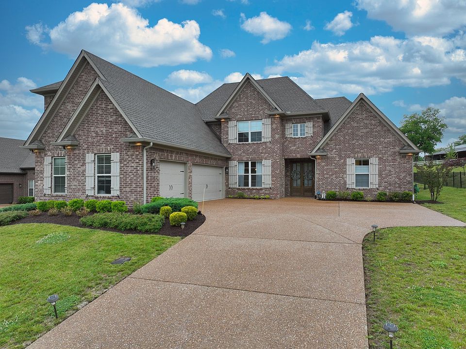 1st image of 963 Luxborough Dr