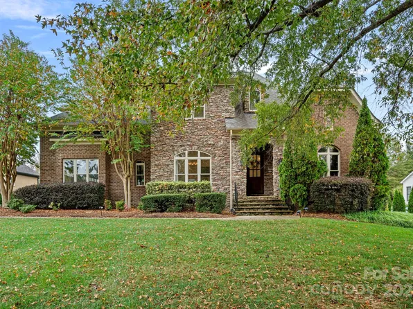 2208 Whiskery Dr, Waxhaw, NC 28173