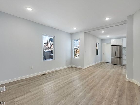 2nd image of 17 Mission St