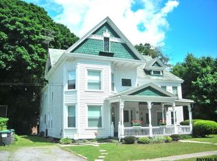 9 3rd St, Hoosick Falls, NY 12090