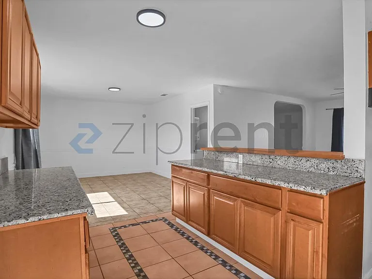 11103 S 11th Ave — Photo 16