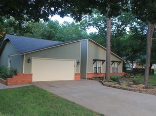 911 S 28th St, Rogers, AR 72758