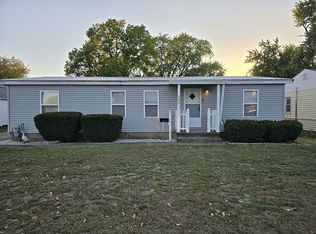 305 S H St, Tilton, IL 61833