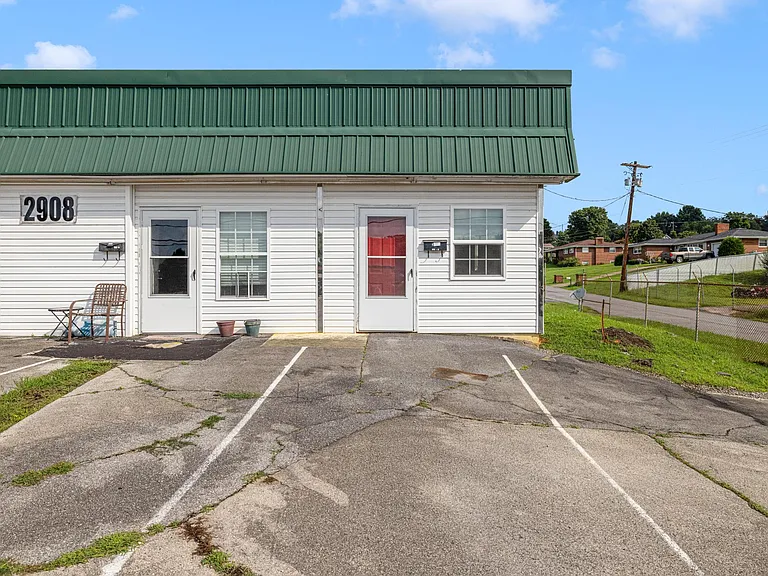 2908 Bloomingdale Rd #1 — Photo 11