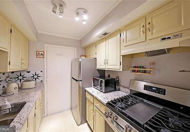 6851 Roswell Rd #O3 — Photo 12