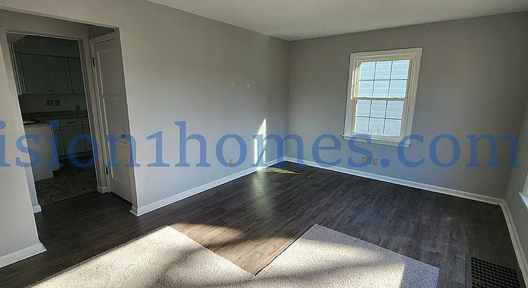 2076 W Wayne St — Photo 3