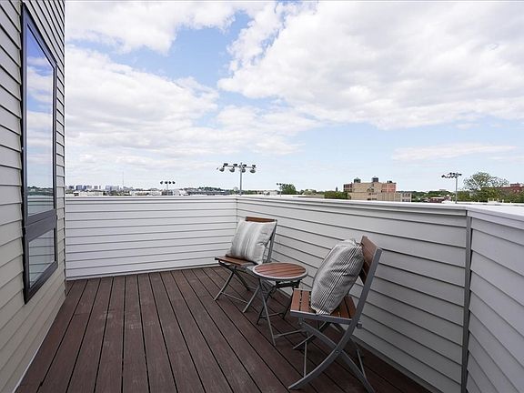 5th image of 29 Woodford St #3