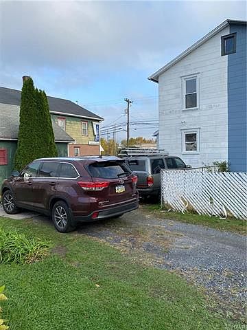 2nd image of 5157 Main St