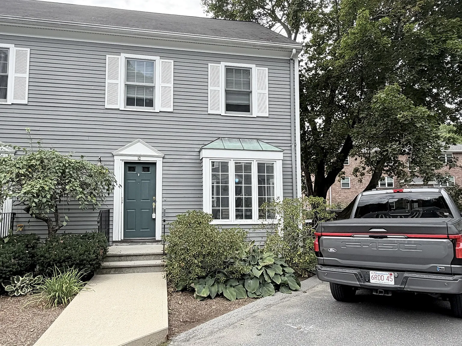 3 bed, 2.5 bath, 2286 sqft, $4,200 — Photo 3