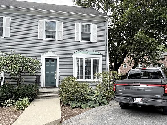 3rd image of 2 Glenbrook Ln
