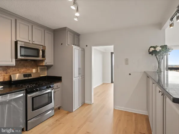 3705 S George Mason Dr APT 2514S, Falls Church, VA 22041