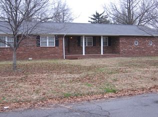 102 Foust Dr, Sikeston, MO 63801