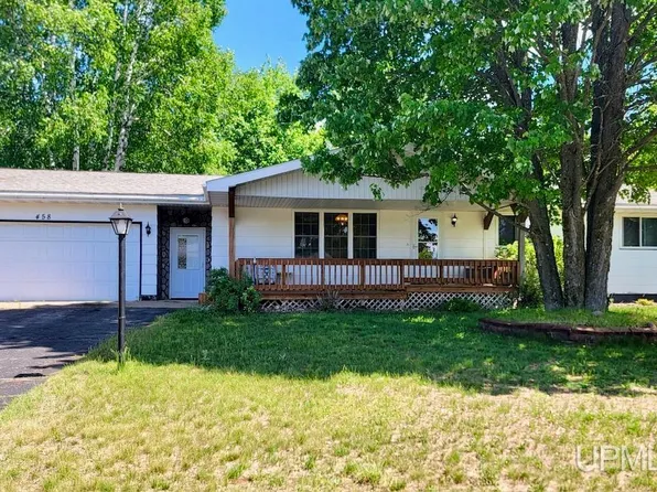 458 Adams St, Gwinn, MI 49841