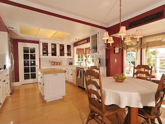 Open kitchen with nook